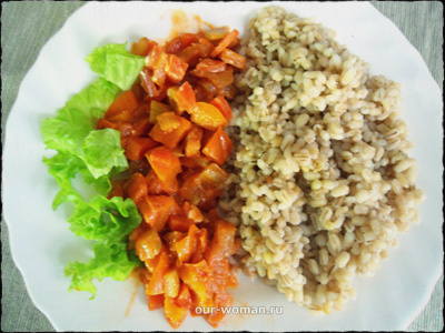 Простые вегетарианские рецепты: овощной рататуй с перловкой