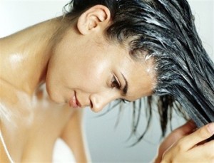Маска для жирных волос из кефира: польза и варианты применения